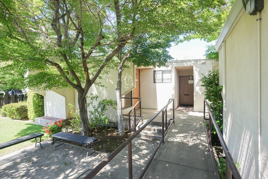 More Photos Of 1060-1080 Delbon Ave, Turlock Medical For Sale