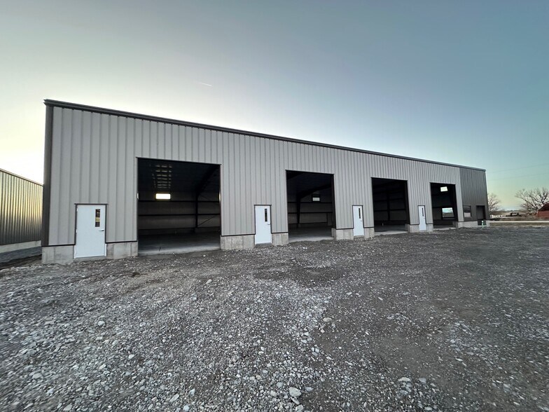 More Photos Of 920 W Center St, Hyde Park Industrial For Lease