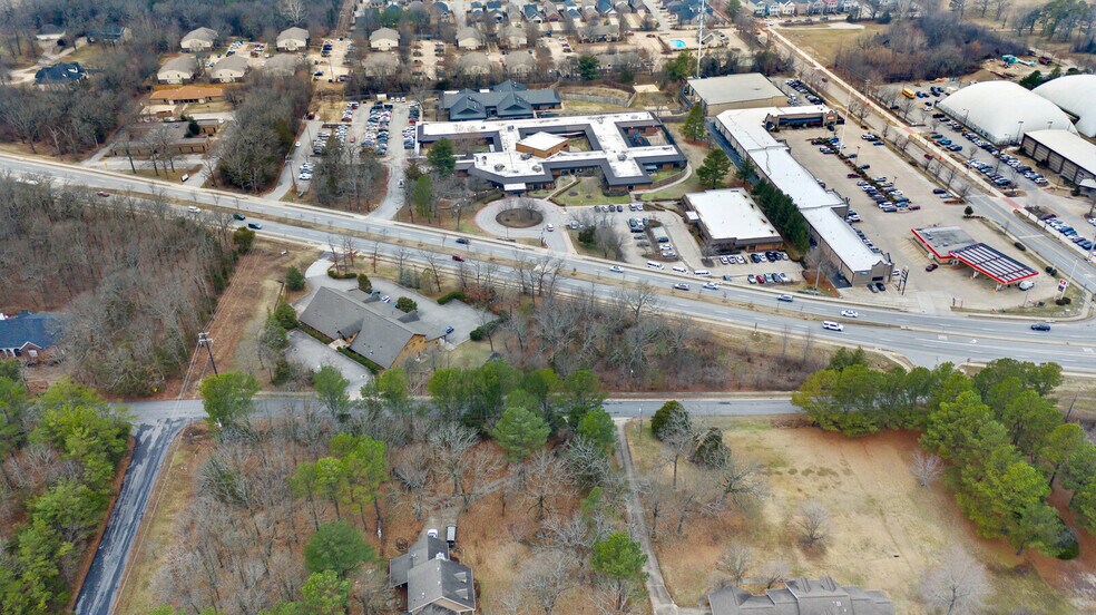 More Photos Of 4220 N Crossover Rd, Fayetteville Medical For Lease
