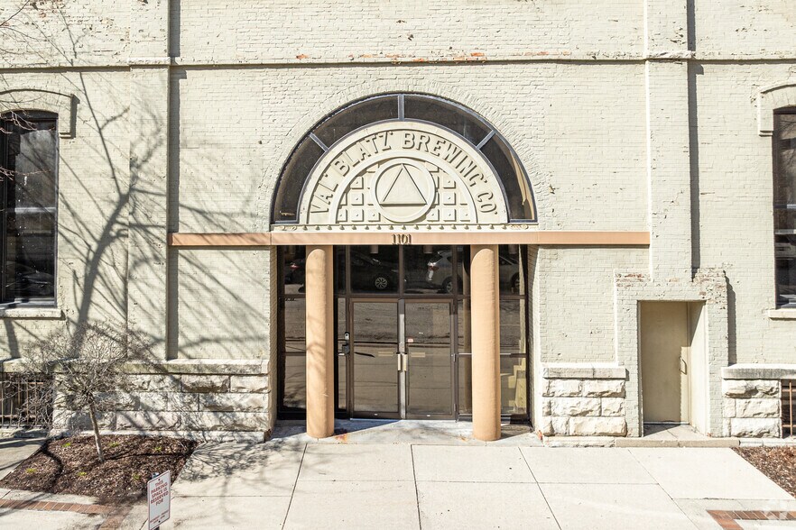 More Photos Of 1101 N Market St, Milwaukee Office For Sale