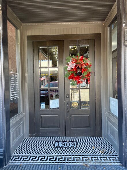 More Photos Of 126 N 8th St, Midlothian Storefront For Lease