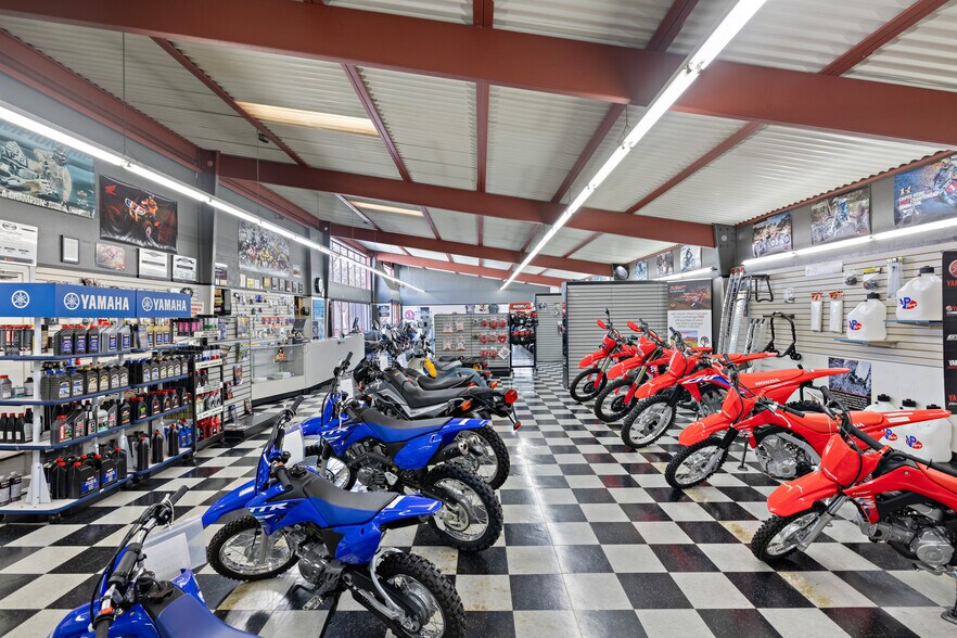 More Photos Of 735 Gilman St, Berkeley Showroom For Sale