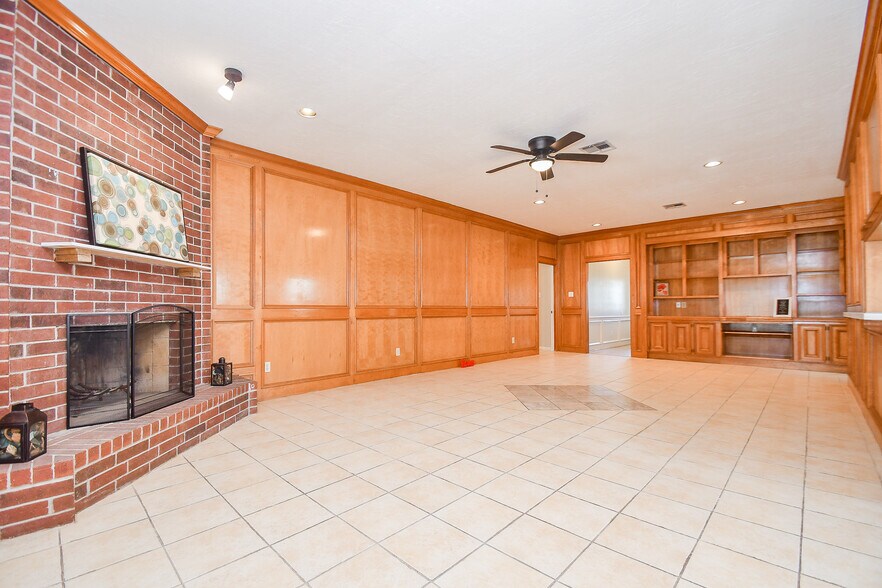 More Photos Of 1411 1/2 Guadalupe St, Stafford Office Residential For Sale