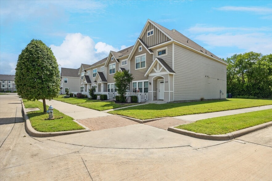 More Photos Of 101 Springtree St, Denton Apartments For Sale