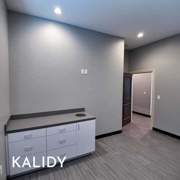 More Photos Of 2220 NW 164th St, Edmond Office For Sale