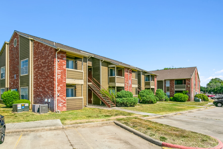 Primary Photo Of 1805 Aquarena Springs Dr, San Marcos Apartments For Sale