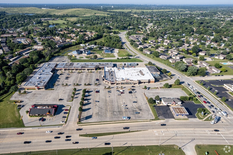 More Photos Of 1090-1250 E Lake St, Hanover Park Unknown For Lease