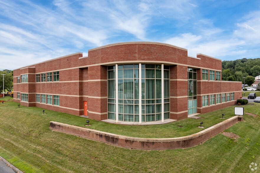 More Photos Of 110 Capital Dr, Knoxville Office For Sale