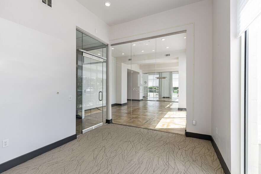 More Photos Of 2200 Carl D Silver Pkwy, Fredericksburg Hotel For Lease