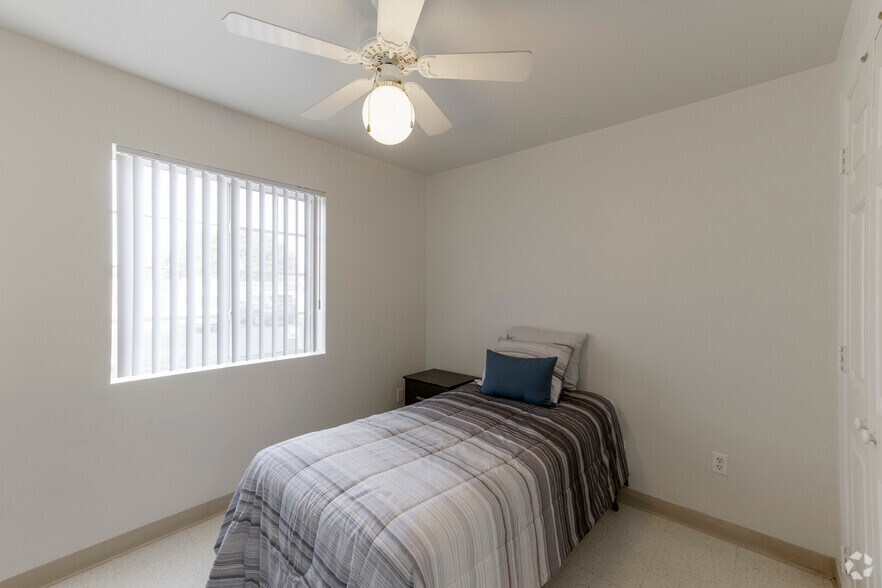 More Photos Of 2302 W Colter St, Phoenix Apartments For Lease