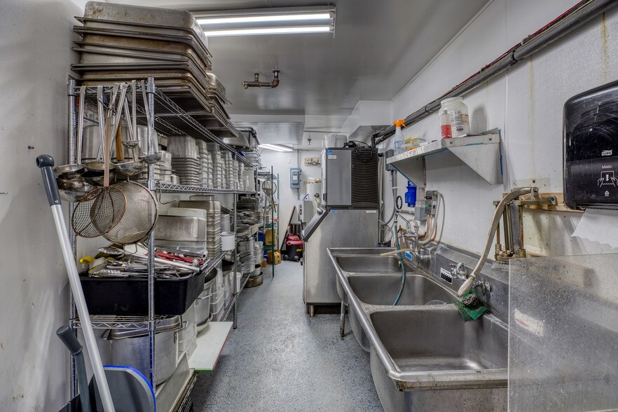 More Photos Of 5401 Coastal Hwy, Ocean City Restaurant For Sale