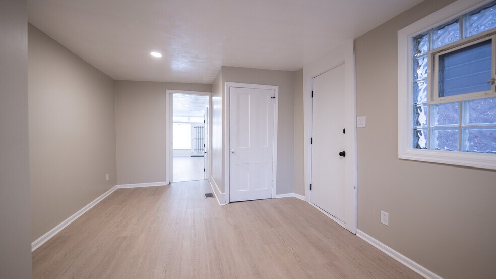 More Photos Of 1017 E Carson St, Pittsburgh Storefront Retail Residential For Lease