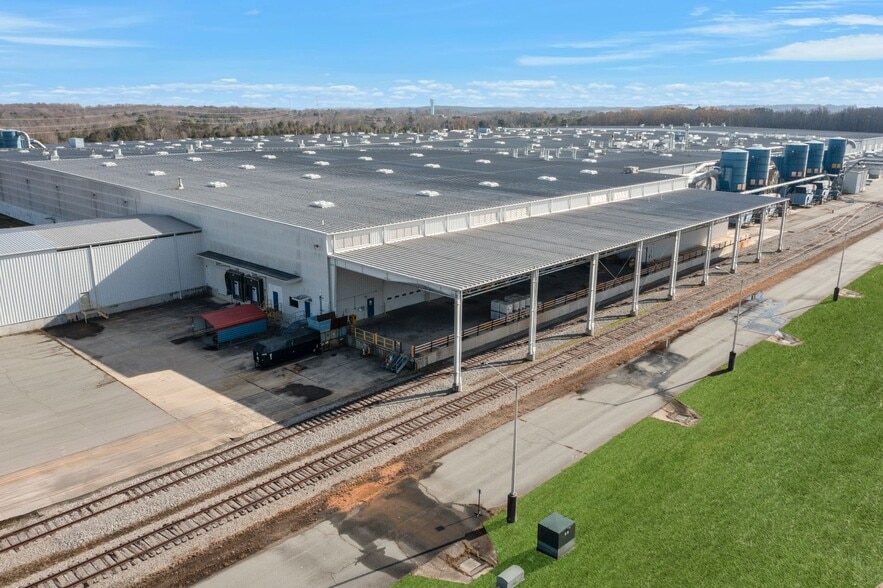 More Photos Of 100 Morgan Olson Way, Ringgold Manufacturing For Lease