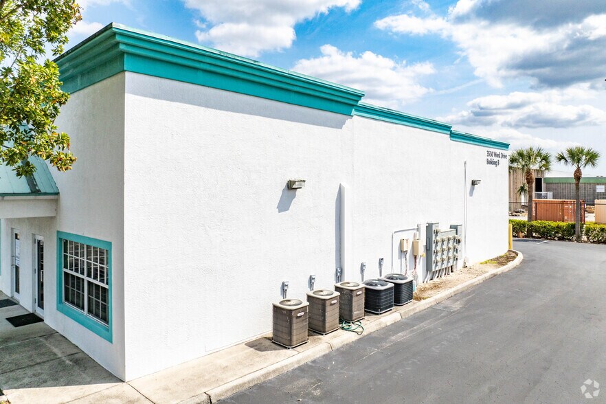 More Photos Of 3560 Work Dr, Fort Myers Warehouse For Lease