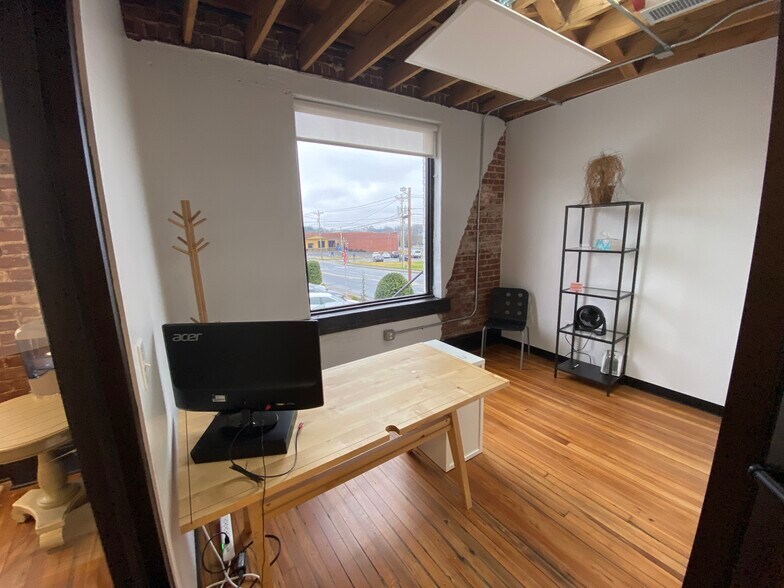 More Photos Of 876 N Liberty St, Winston-Salem Loft Creative Space For Lease