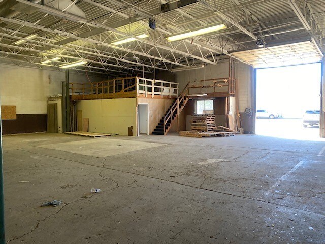 More Photos Of 40609 Irwin Dr, Harrison Township Warehouse For Lease