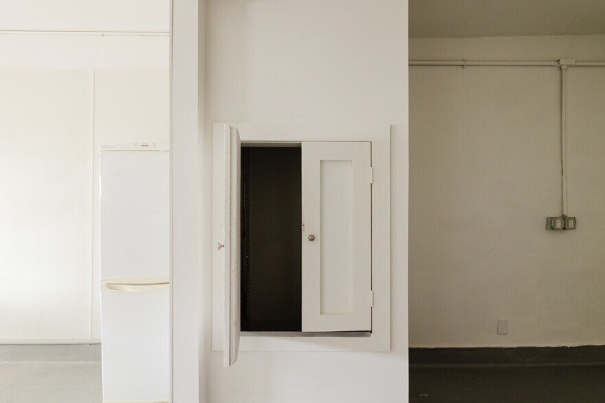 More Photos Of 323 Warren St, Hudson Storefront Retail Residential For Sale