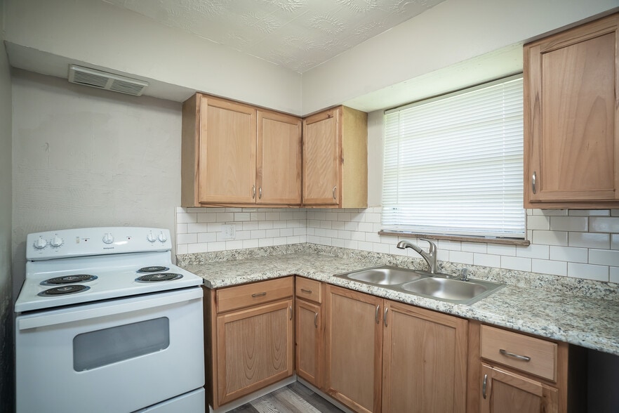 More Photos Of 2525 Lakeview Ave, Dayton Apartments For Sale