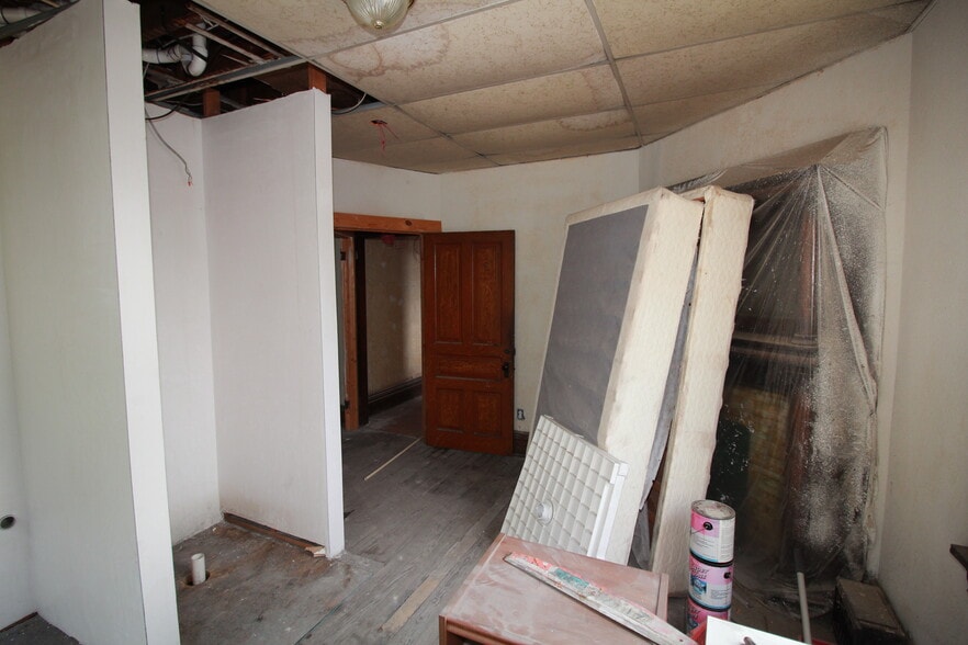 More Photos Of 900 Island Ave, McKees Rocks General Retail For Sale