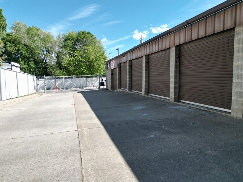 More Photos Of 2087 N Main St, Sunset Freestanding For Sale