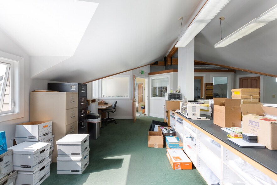 More Photos Of 625 Tyler St, Port Townsend General Retail For Sale