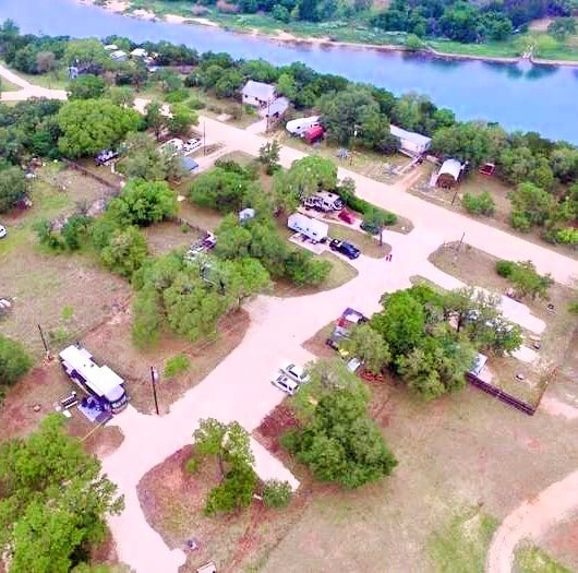 More Photos Of 605 Lakeshore Ln, Bandera Manufactured Housing Mobile Home Park For Sale