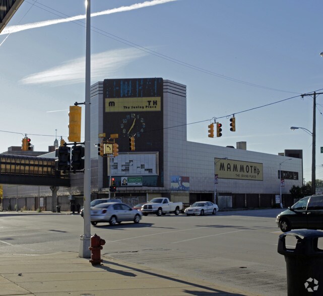 More Photos Of 15401 Grand River Ave, Detroit Freestanding For Sale