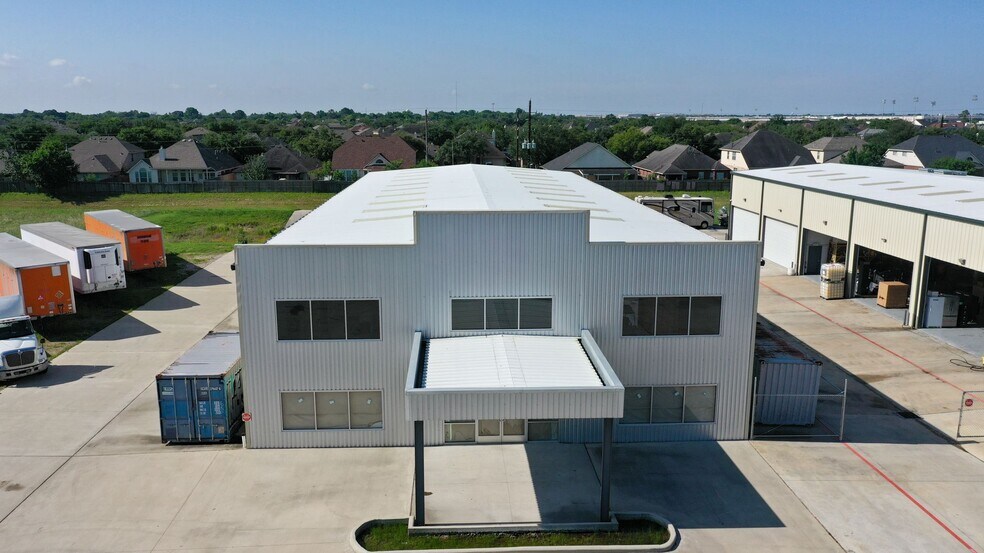 More Photos Of 6631 N Sam Houston Pky W, Houston Warehouse For Lease