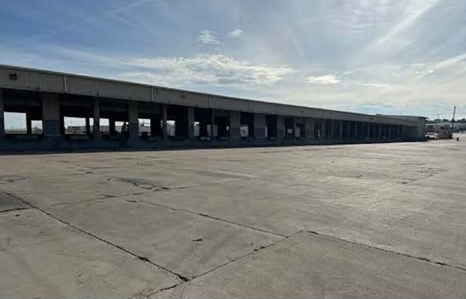 More Photos Of 4410 Pan American Blvd, Laredo Warehouse For Lease