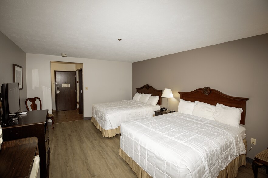 More Photos Of 1520 S Washington St, Du Quoin Hotel For Sale
