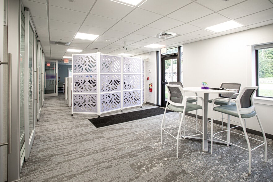 More Photos Of 54 County St, Somerset Bank For Lease