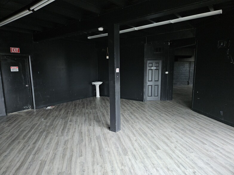 More Photos Of 2608 Kilburn Ave, Rockford General Retail For Lease