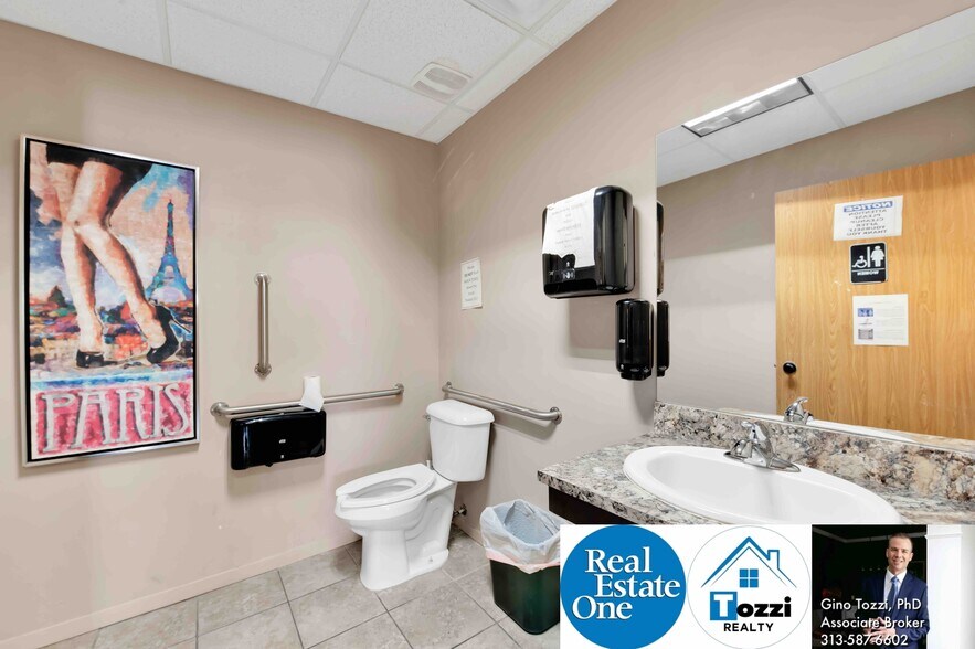 More Photos Of 27253 Van Dyke Ave, Warren Medical For Lease