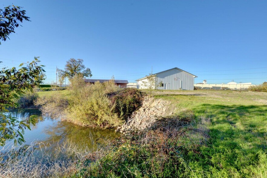 More Photos Of 6804 Agate Rd, White City Flex For Sale