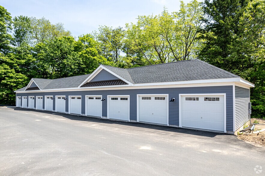More Photos Of 280 Salmon Brook St, Granby Apartments For Sale