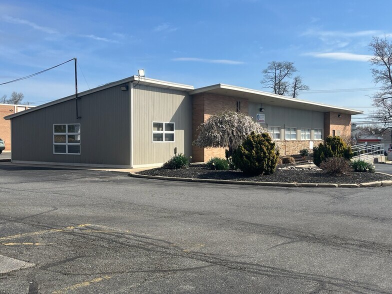 More Photos Of 721 N Bridge St, Elkton Storefront For Sale