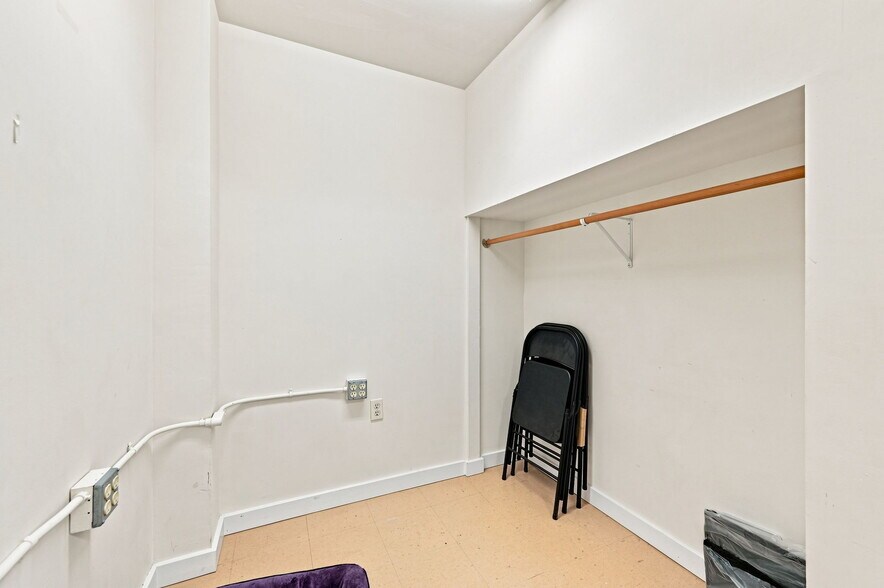 More Photos Of 2757 16th St, San Francisco Warehouse For Lease