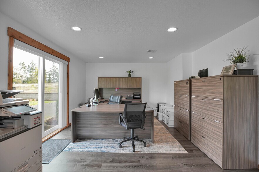 More Photos Of 406 NE 184th St, Ridgefield Office Residential For Lease