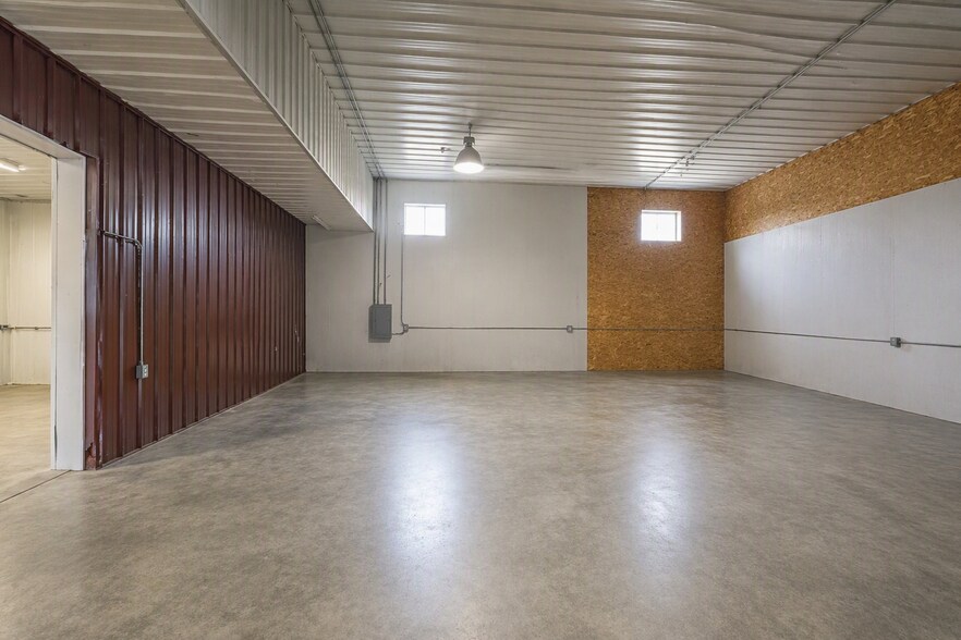 More Photos Of 616A-622 S Main St, Hebron Warehouse For Sale