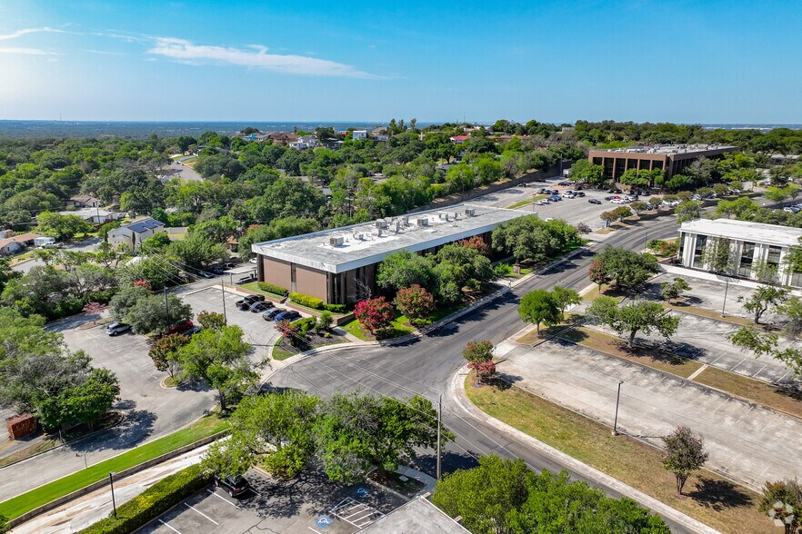 More Photos Of 4400 S Piedras Dr, San Antonio Unknown For Lease