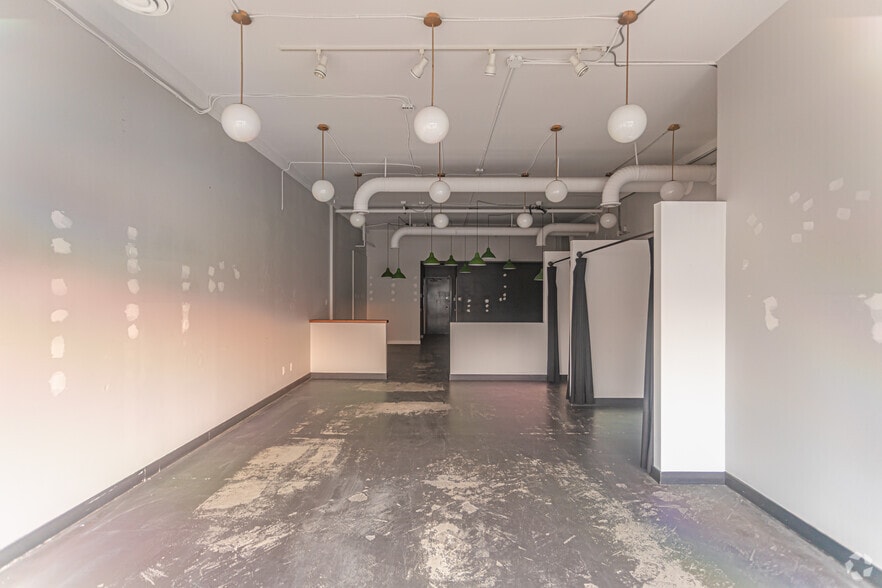 More Photos Of 10441-10445 124 St, Edmonton Storefront Retail Office For Lease