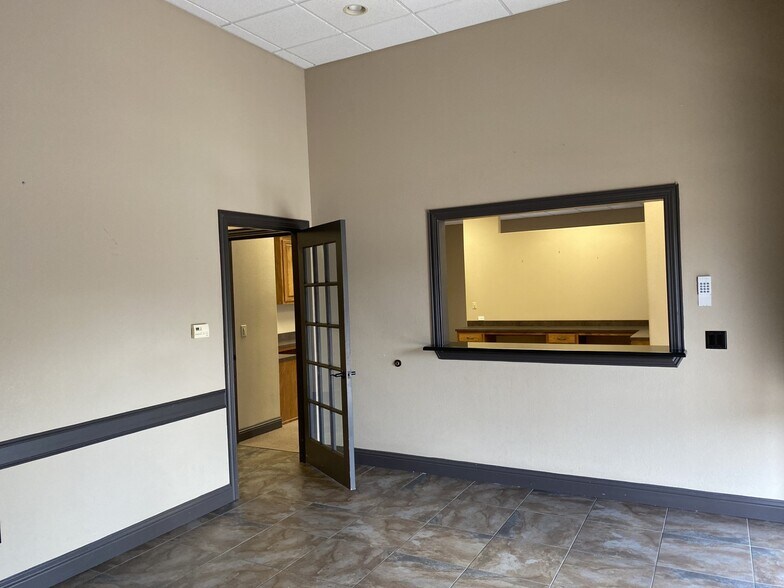 More Photos Of 2001 SE Green Oaks Blvd, Arlington Storefront Retail Office For Sale