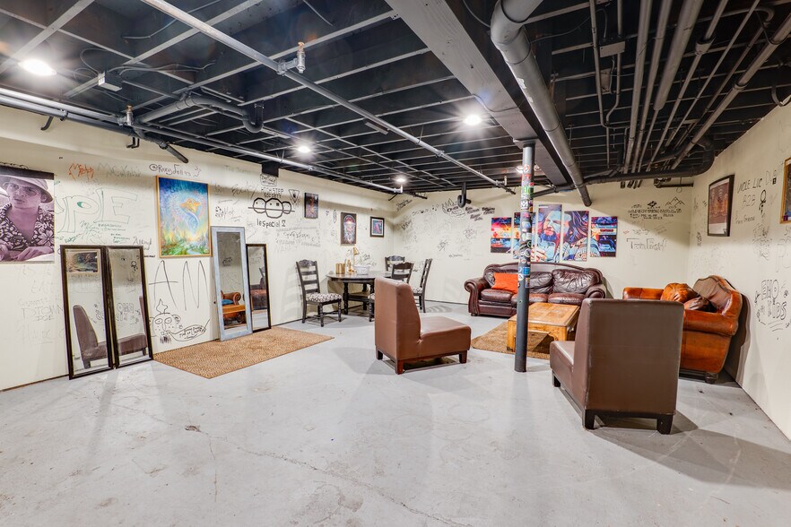 More Photos Of 844 Olive St, Eugene Restaurant For Lease