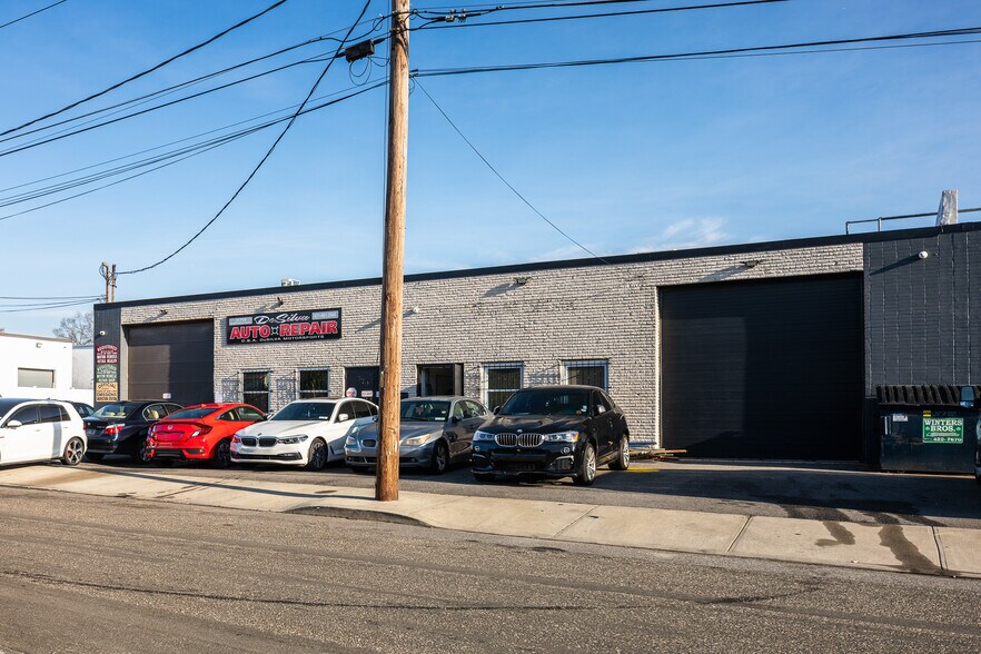 More Photos Of 385 Sheffield Ave, West Babylon Flex For Lease