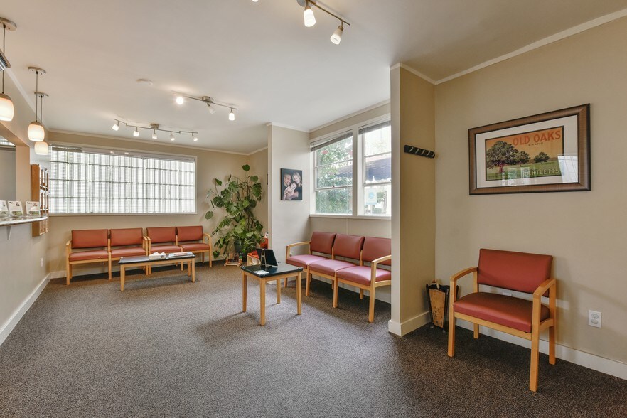 More Photos Of 2929 Summit St, Oakland Office For Lease