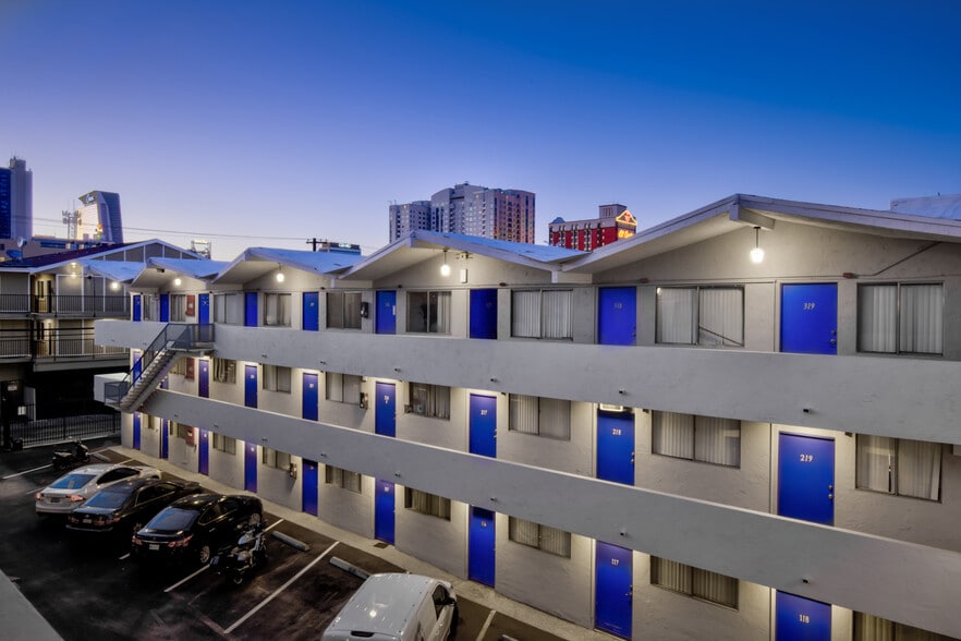 More Photos Of 200 S 8th St, Las Vegas Apartments For Sale