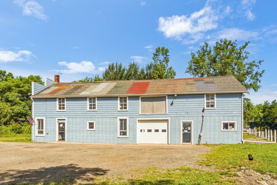 More Photos Of 1227 Water St, Port Huron General Retail For Sale