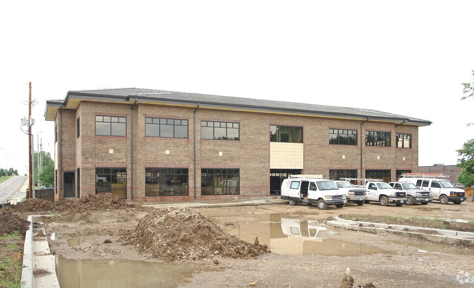 More Photos Of 6885 W 151st St, Overland Park Medical For Lease
