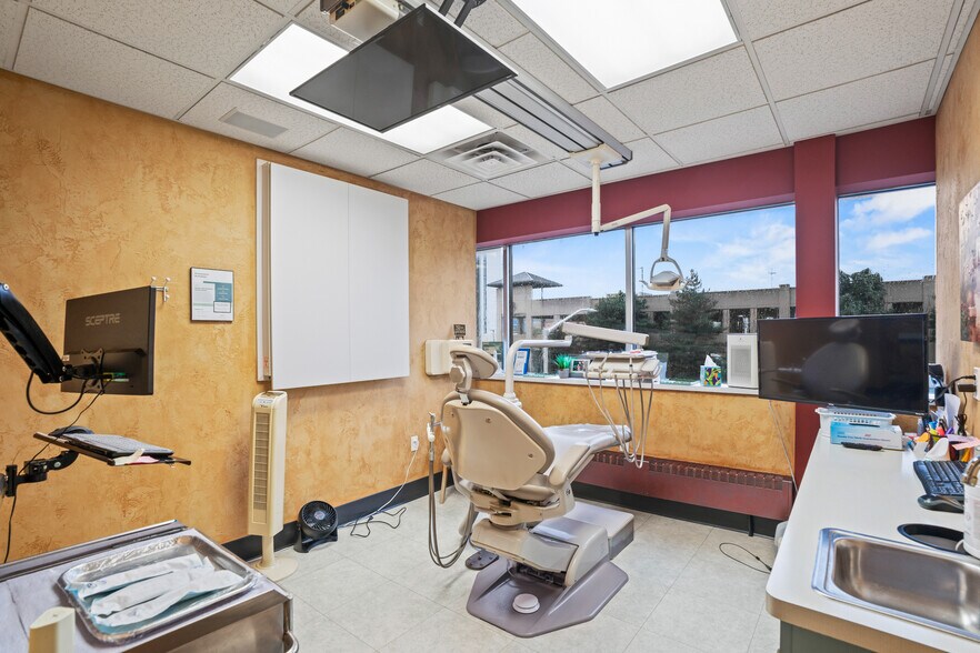 More Photos Of 10625 W North Ave, Milwaukee Medical For Lease