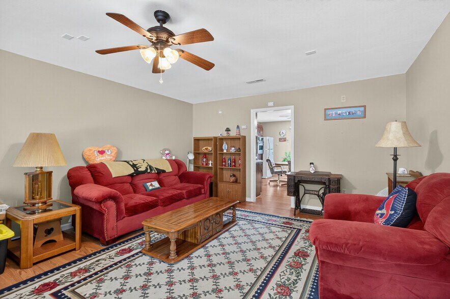 More Photos Of 638 Main St, Columbia Office For Sale